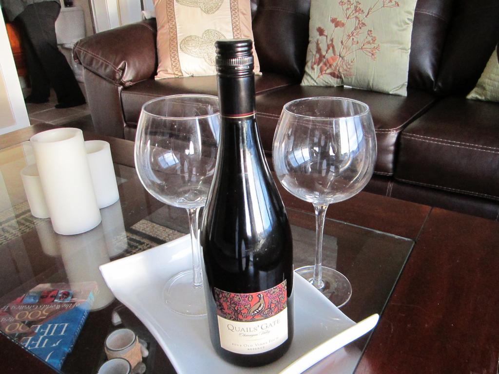 Winedownhere - Lic. 75806 เคโลว์นา ภายนอก รูปภาพ